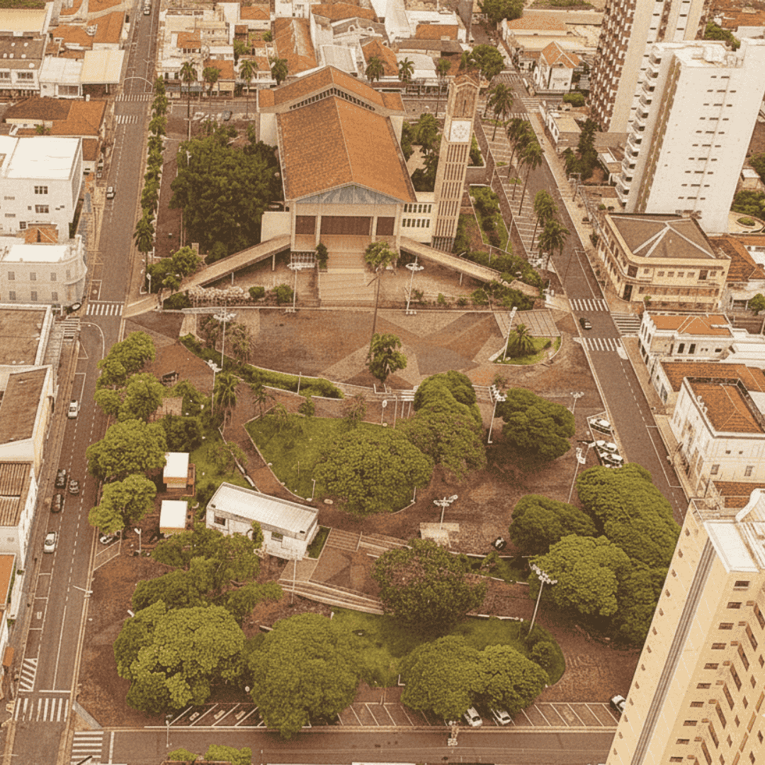 Centro histórico de Olímpia visto do alto, onde tradição e modernidade se encontram.