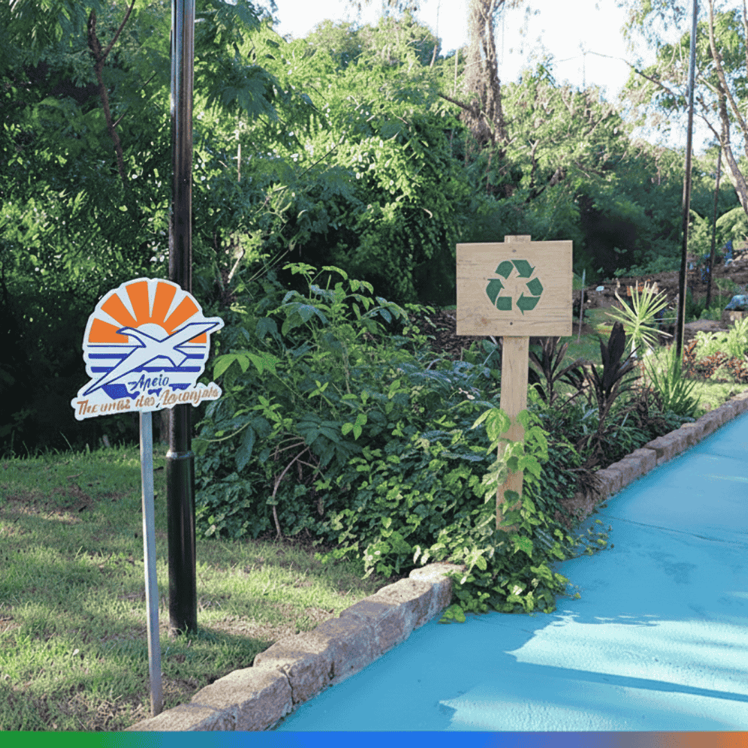 Sinalização de reciclagem em área ambiental do Thermas dos Laranjais.