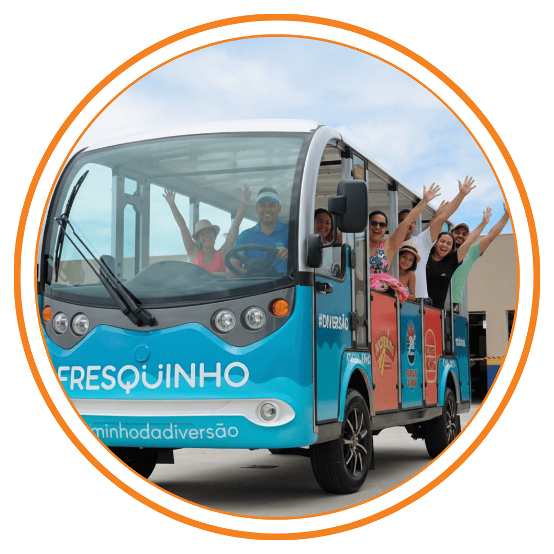 Hóspedes do Enjoy Olímpia Park Resort utilizando o traslado gratuito para o Thermas dos Laranjais.