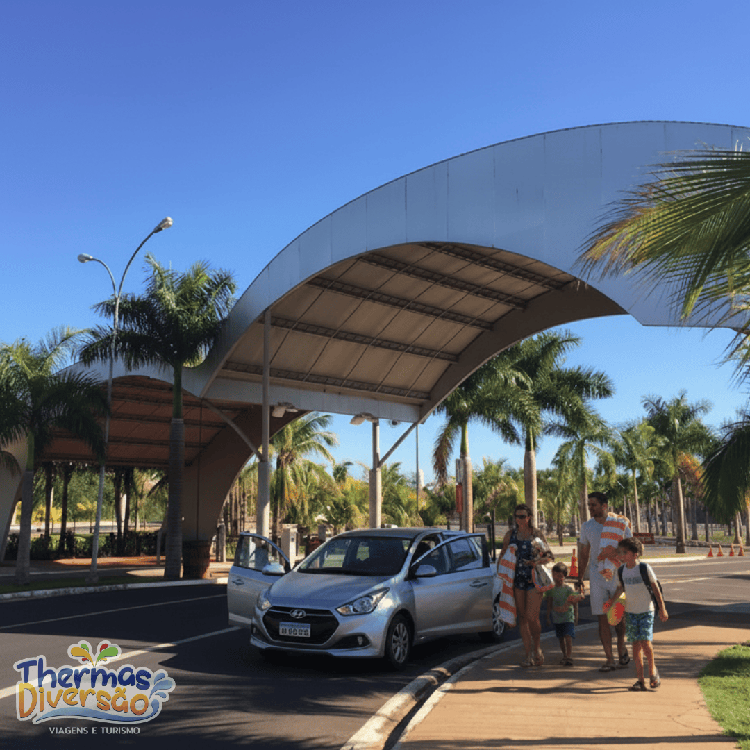 Família voltando do parque e seguindo para o carro após um dia de diversão no Thermas dos Laranjais.